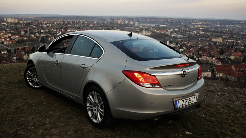 Hátrafelé nincs sok látnivaló