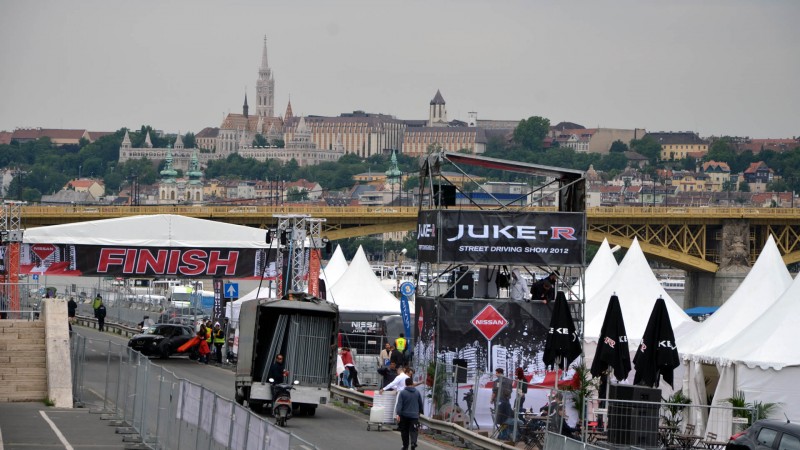 Itt bizony valami készül.