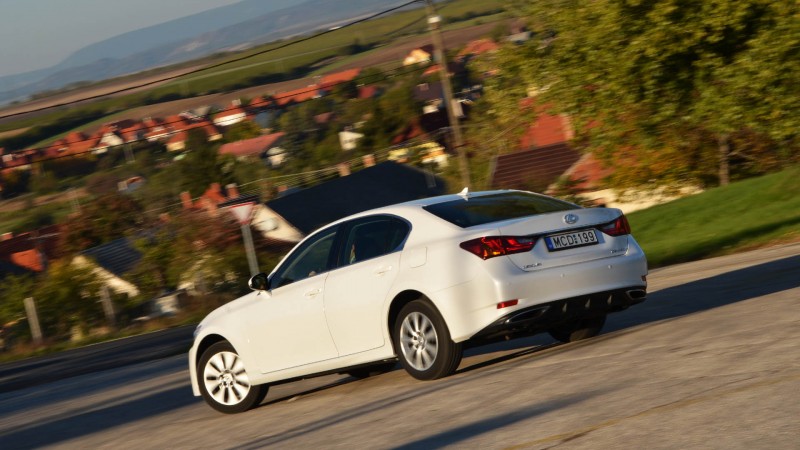 Játszani is jó vele.