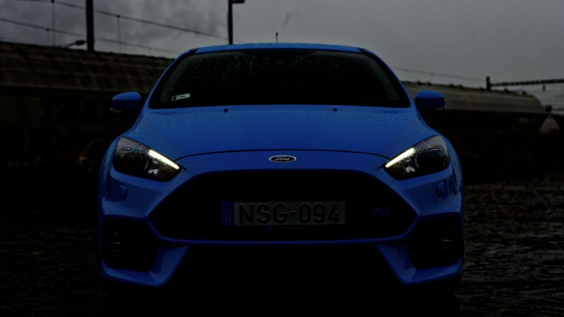 Határozott kiállással