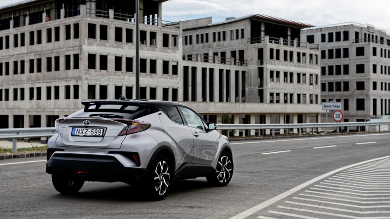 Kategóriák között