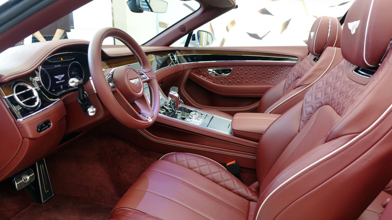 A Continental sorozat kidolgozottsága is lenyűgöző – egy Bentley tényleg sokkal több, mint egy autó...