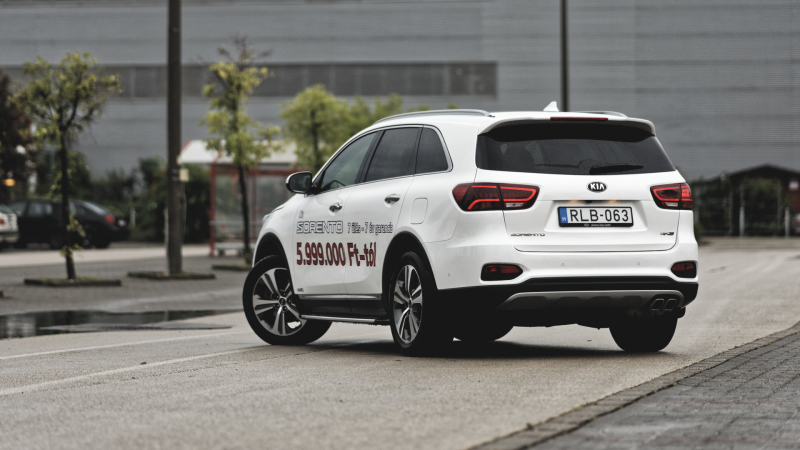 Arany középúton táncol