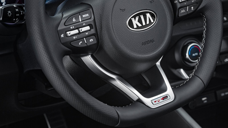 Új a GT Line sportkormány is