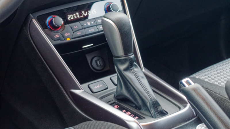 Nem kiemelkedően jó az automata, de a kényelmet mindenképpen fokozza